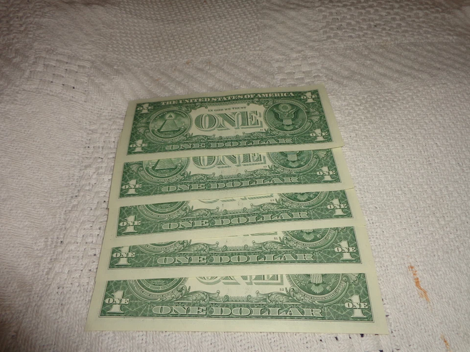 lot of 5 sequintial serial numbers 1 dollar bills 2021 series grade 55 - Image 2 of 2