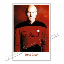 Patrick Stewart als Jean-Luc Picard  °  Auto...