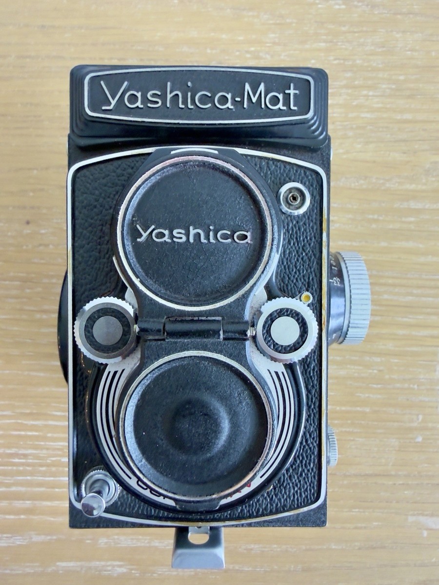 Vintage Yashica-Mat Copal-MXV Camera 80mm Twin Lens w/ Leather