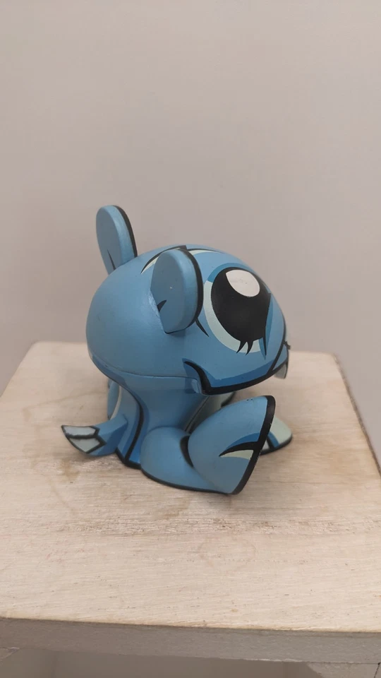 2007 Kidrobot X Joe Ledbetter Finder's Keepers Frozen Cutter 3" Vinyl Figure - Image 4 of 4