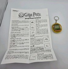 Vintage 1997 Tiger Electronics Giga Pet Compu Kitty Virtual Nano Pet Keychain