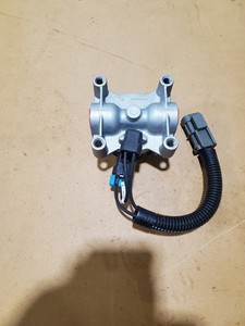 Fleetguard 393061800 Fuel Filter Mount with Heater.