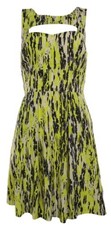 GUESS Women's Keyhole Pleated Crackle Print Crepe Dress (12, Multi)