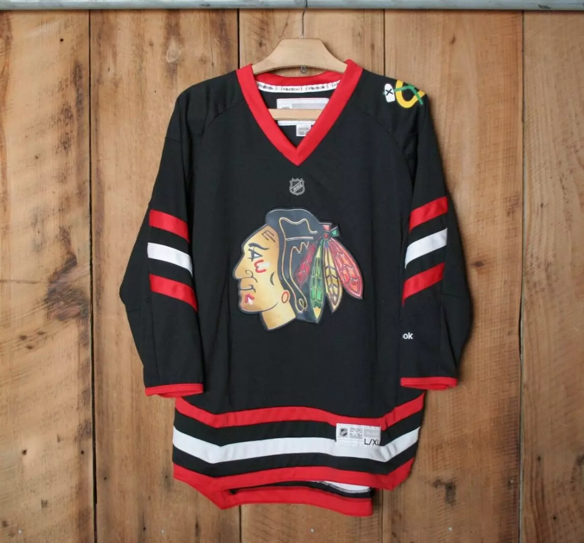 Black and shop red blackhawks jersey