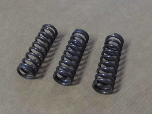 Triumph Tiger Cub T1145 Standard Clutch Spring x3 ' - Picture 1 of 2
