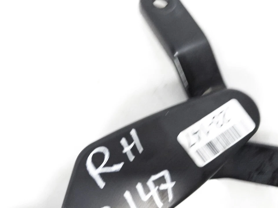 Brazo limpiaparabrisas pasajero derecho Mercedes-Benz C250 2013-2014 204-820-19-44 Foto 4 de 4