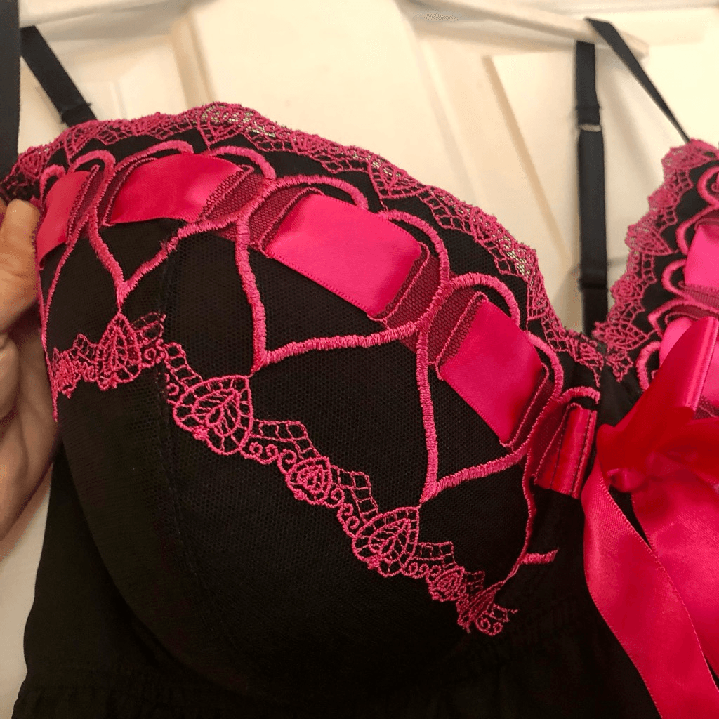 Cacique Intimates Women’s Black Nighty Pink Embroidered Hearts Size 26/