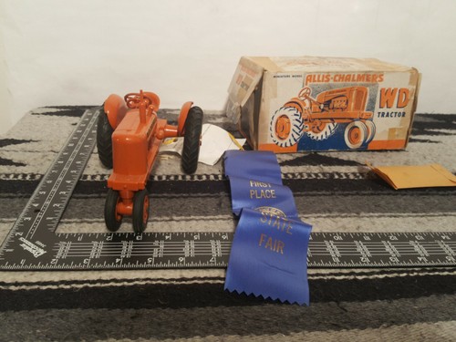 Allis Chalmers WD 1/16 Plastic Farm Tractor Replica By Product Miniatures - Picture 4 of 9