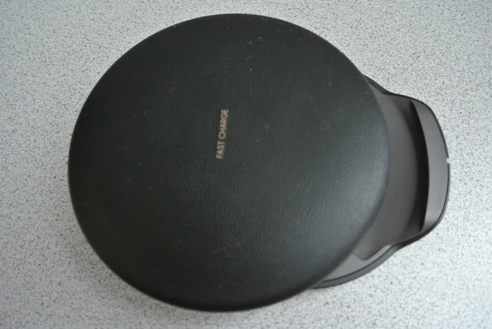 Samsung Fast Charge EP-PG950 Convertible Wireless Charging Pad - Black - Image 4 of 4