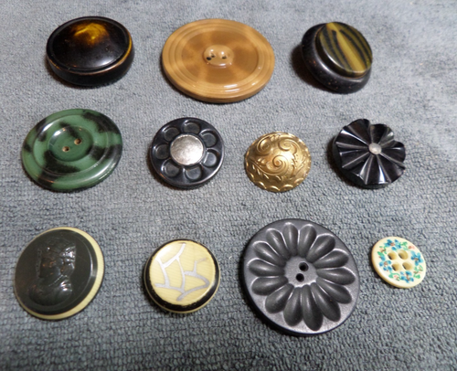 11 Vintage Zelluloid & enge Top Knöpfe verschiedene Farben & Muster