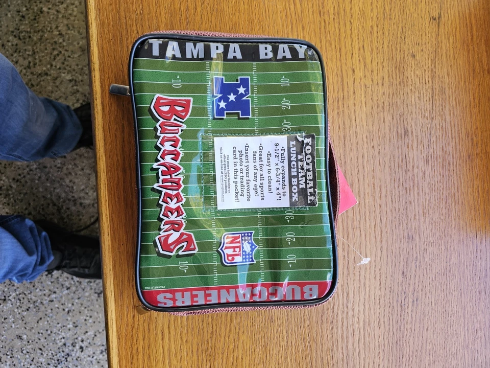 Nueva bolsa de almuerzo Tampa Bay Buccaneers aislada estilo suave escuela oficina gimnasio Foto 2 de 4