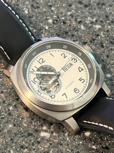 Reign Herren Automatikuhr schwarzes Band weißes Ziffernblatt 24 Jewels Seiko NH39A Werk