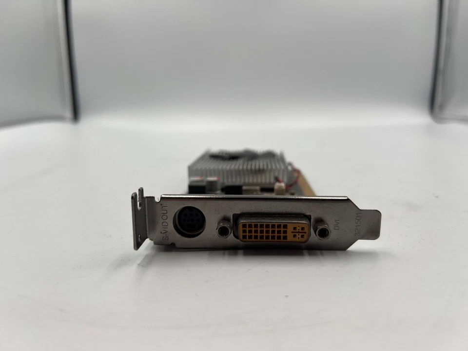 Tarjeta de gráficos de video Zotac 8400GS GEN2 512 MB 64 BITS DDR2 Foto 3 de 4