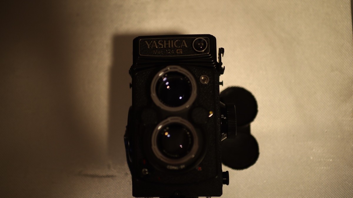 Yashica Mat 124G TLR Camera, Yashinon 80mm f3.5 Lens + Case, CLEAN