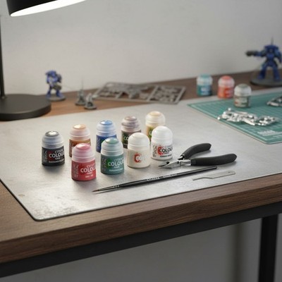 Warhammer 40,000 Miniature Painting Set - 13 Paints and Brushes for Enthusiasts