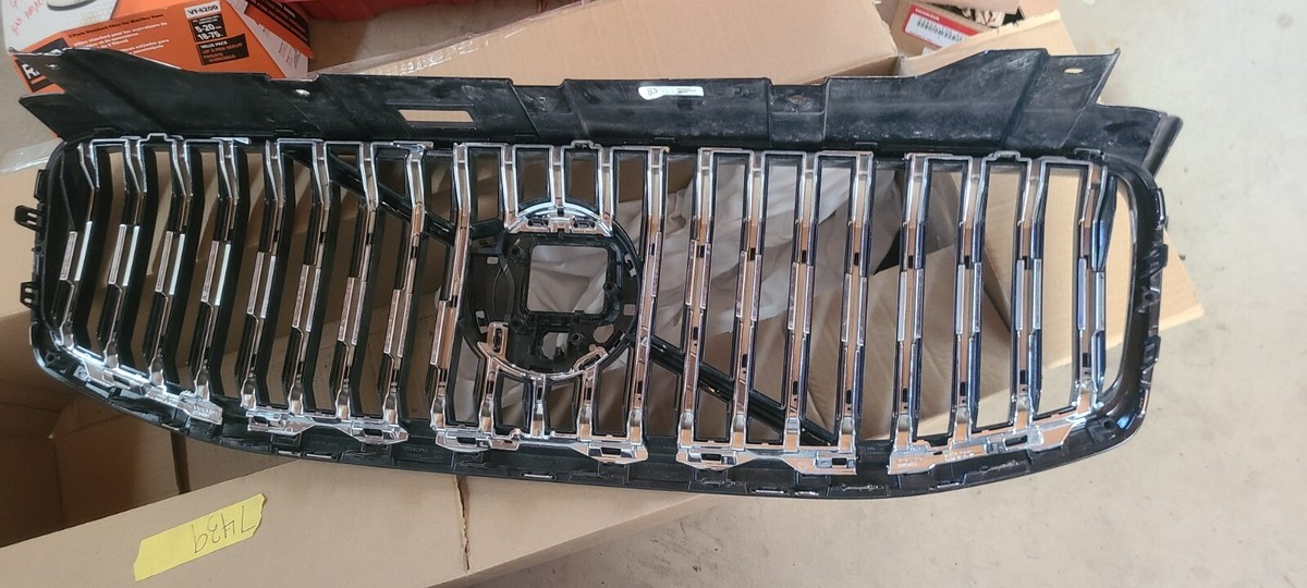 OEM 2022-2024 VOLVO XC60 FRONT RADIATOR GRILLE 32234987 32386076 