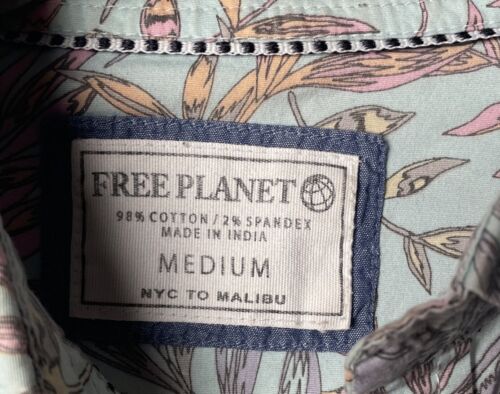 Free Planet Shirt Men’s Size M Floral Hawaiian Parrot Short Sleeve Button Up - Picture 2 of 8