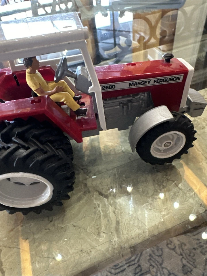 Vtg 1984 Massey Ferguson #2680 Red Tractor Britains England 6" farm toy w/driver - Image 3 of 4