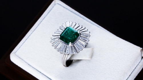 Anillo bailarina de platino vintage de 3,20 quilates con diamantes y diamantes de 4,10 quilates circa 1950 - Vídeo 1 de 1