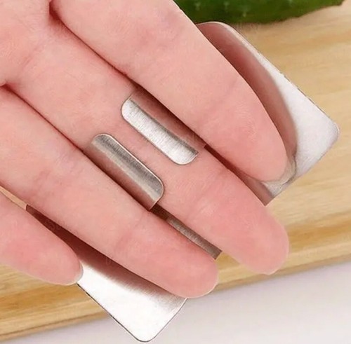 Finger Protector Guard for Slicing Cutting Fruit Vegetables & Herbs Kitchen Tool - Picture 3 of 5