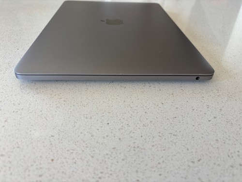 Macbook Pro 13 Inch 2020 Intel 8 GB RAM Great condition - Afbeelding 5 van 15