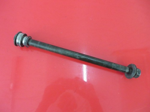 YAMAHA FZS600 Hinterachse Achse hinten gebraucht