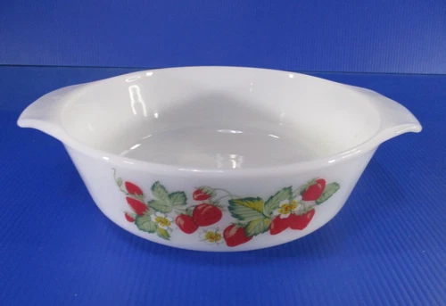 Pyrex Strawberries Vintage Anchor Hocking 436 USA One Litre Baking Dish Round