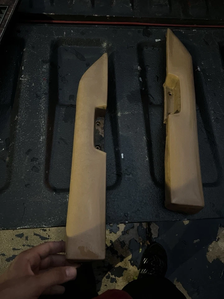 Oldsmobile Cutlass Supreme 1979 cupé reposabrazos puerta interior derecho **justo** Foto 2 de 4