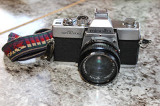 VTG 1975 Minolta SRT 200 Camera 35mm Film F/2 50mm Lens