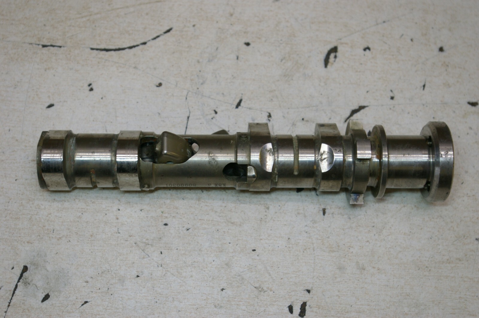 BMW K8x F750GS / F850GS Inlet Camshaft / Camshaft Exhaust 8394305 