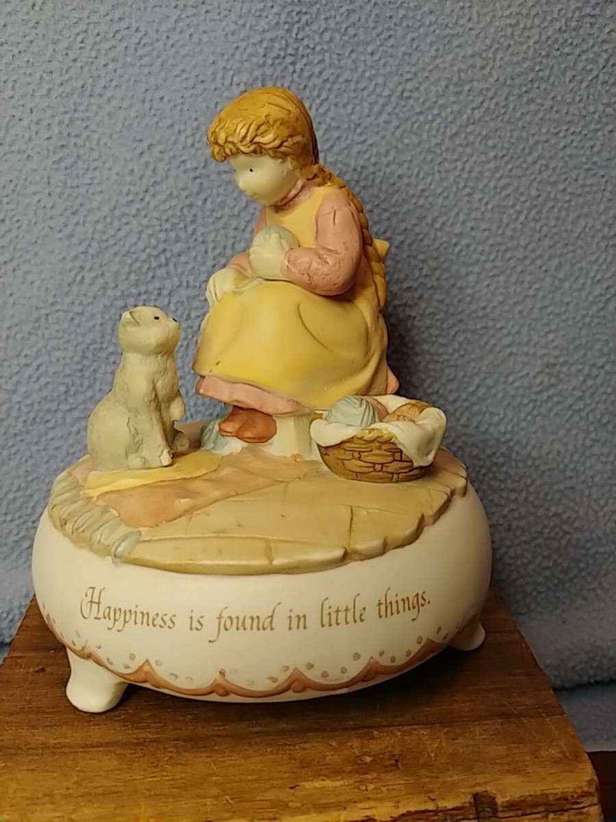 Vintage 1993 Music Box ~Happiness Is Found In Little Things