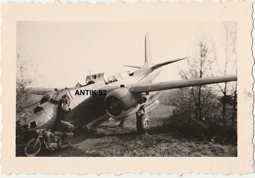 Militaria,Foto,II Weltkrieg,abgeschossenes englisches Flugzeug,Typ: Boston