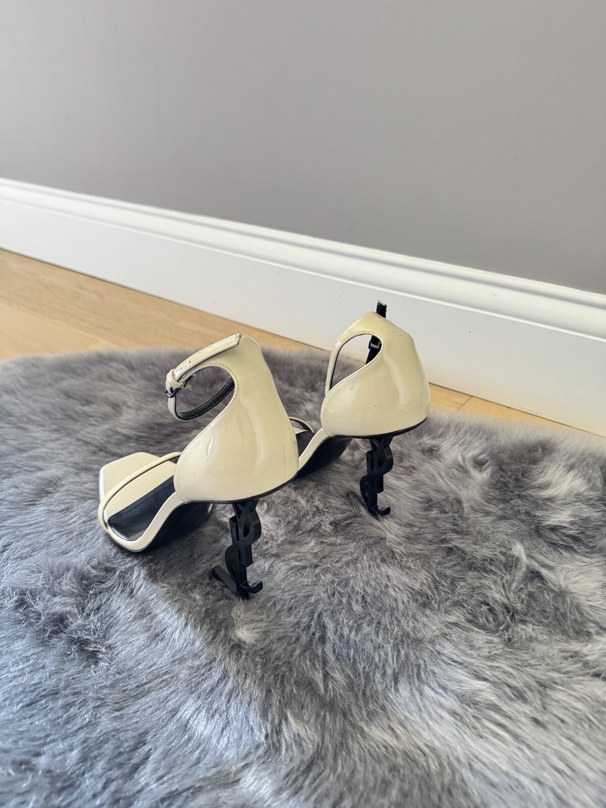 Saint Laurent Opyum YSL sandalo con cinturino alla caviglia