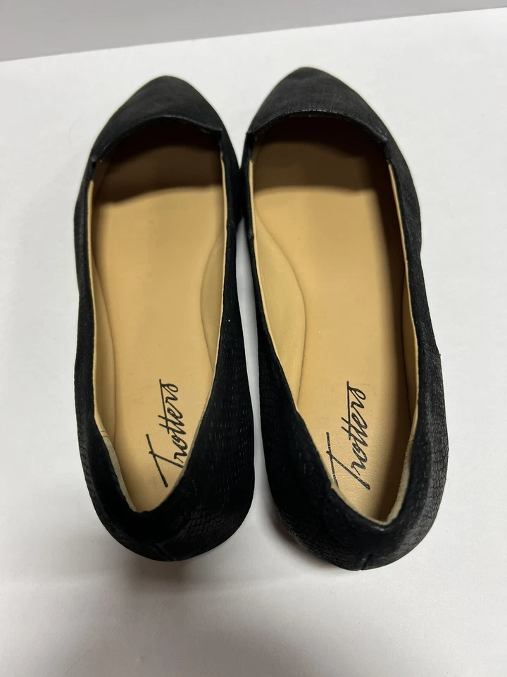 Trotters Harlowe Womens Flat Black Size 7 WW - Image 4 of 4