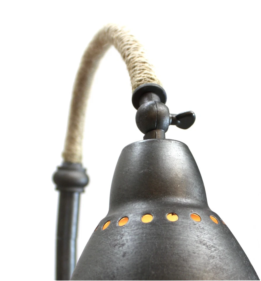 Lámpara de pie con acabado de estaño con cuello de cuerda ajustable Foto 2 de 3