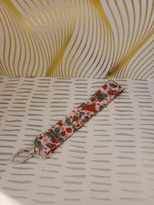 STRAWBERRY PHONE WRISTLET