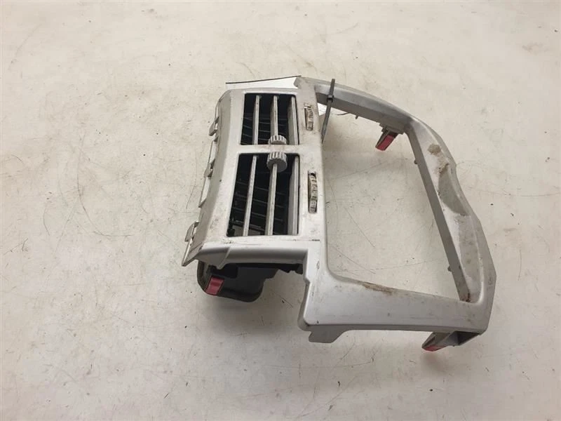 Toyota Yaris 2007 montaje de bisel de tablero  Foto 2 de 4