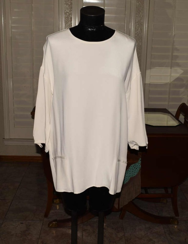 WOMEN'S MARINA 3/4 SLEEVED IVORY TOP PEARL BUTTONS SIZE M EXC COND