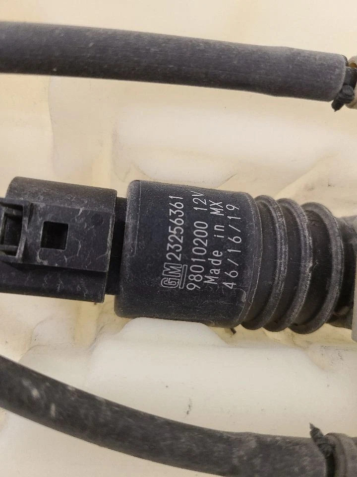 Chevrolet Equinox 2017 depósito de lavadora cuello sólido 84052133  Foto 4 de 4