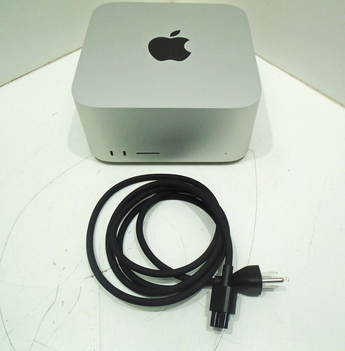 APPLE MAC STUDIO M1 MAX 10-CORE CPU 24-CORE GPU 32GB RAM APPLE MAC STUDIO M1 MAX 10-CORE CPU 24-CORE GPU 32GB RAM