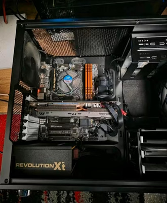 Computer mit windows 10 (Intel i5-4th Gen; R9 290X; 12 GB Ram)