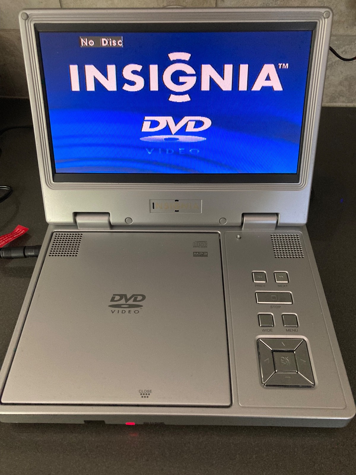 Insignia NS-8PDVDA Portable DVD Player (8")--Needs Powercord