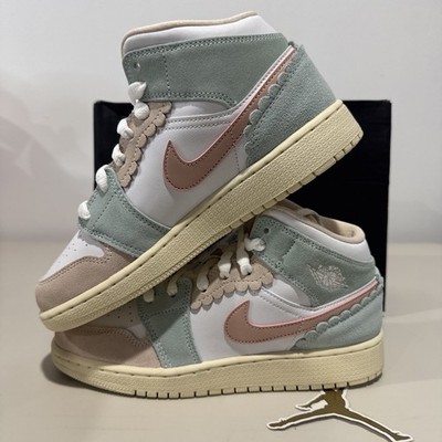 Nike Girls Air Jordan 1 Mid SE (GS) Sneakers White Pink Jade Size 5.5 NEW IN BOX