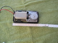 12 Volt Elektromotor mit Getriebe, war als Fensterheber eingebaut