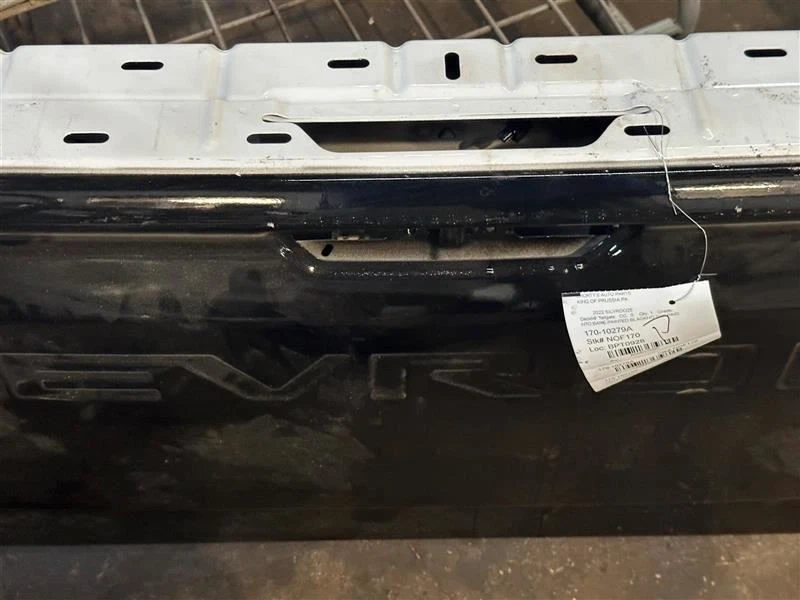 (LOCAL PICKUP ONLY) Trunk/Hatch/Tailgate Manual Gate Fits 20-23 SILVERADO 2500 P - Image 3 of 4