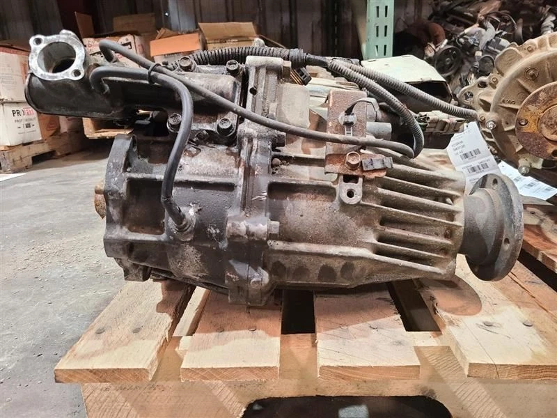 98 99 00 01 02 ISUZU RODEO TRANSFER CASE 2 DR SPORT 4 DR AT 3.2L 6 CYLINDER - Image 2 of 4