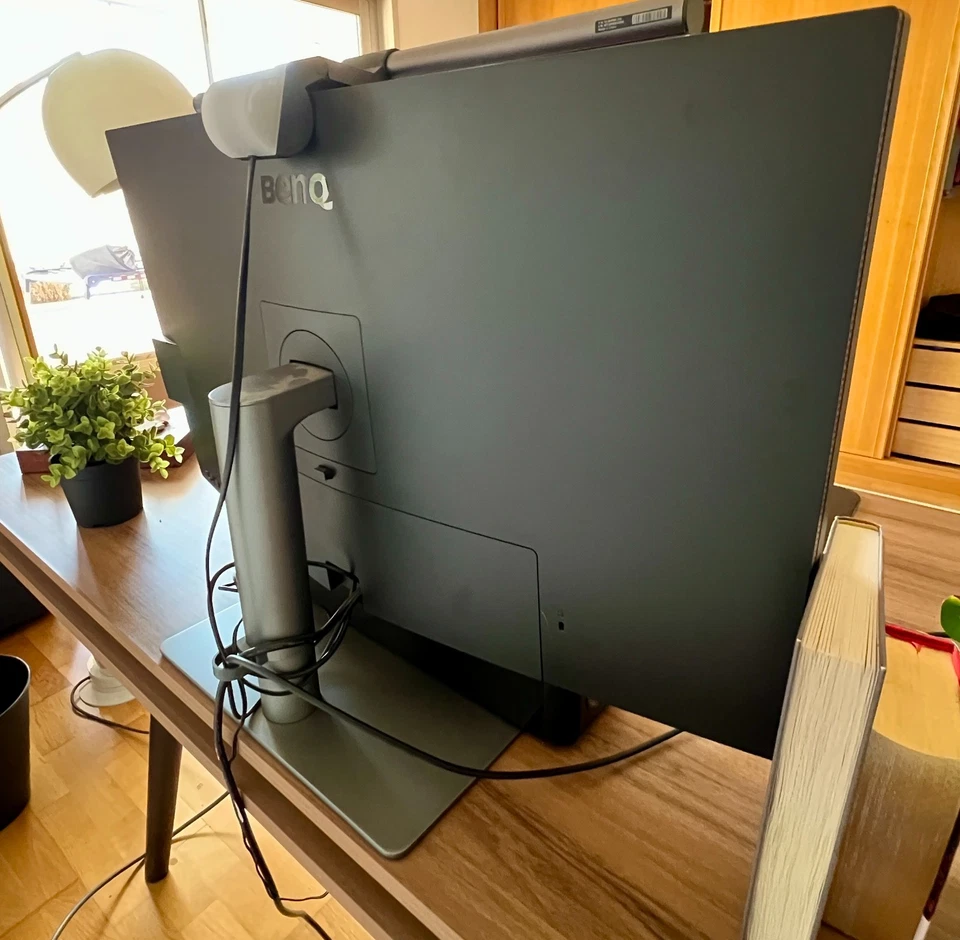 BenQ PD3220U 32" 4K Designer Monitor – Brand New, Unused, Factory-Sealed - Image 3 of 4