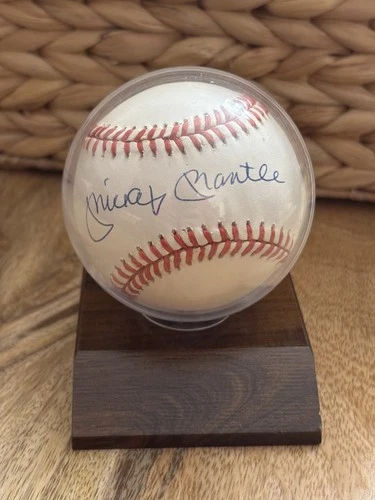 Mickey Mantle Signed Baseball Autographed w/COA & Display Authentic