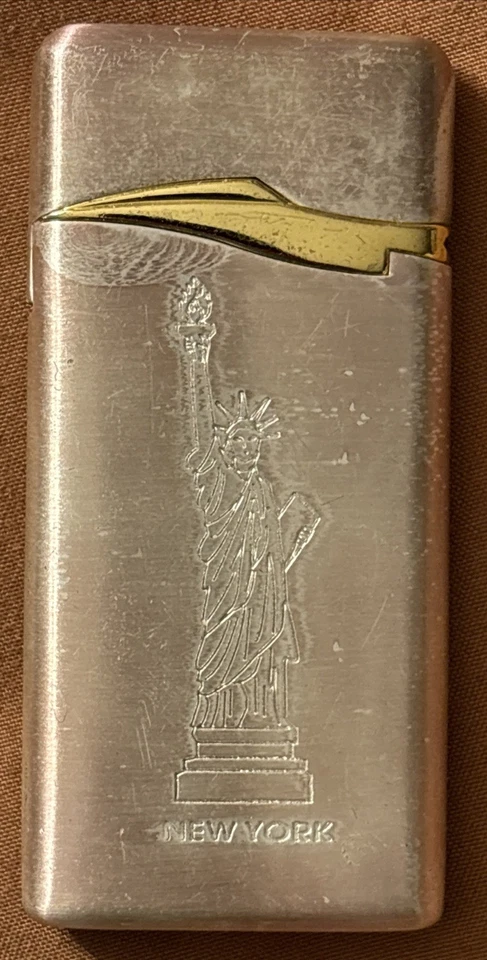 Unbranded Statue Of Liberty New York Engraved Lighter -Lights But Needs Fuel. - Image 4 of 4