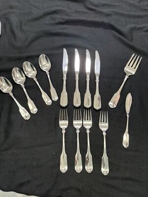Lot Of 14 Oneida Wm A Rogers Deluxe  Stainless 4 Knife 1 Butter Knife 1 Serving